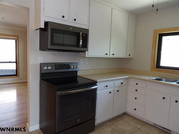 4th image of 217 W 29th St