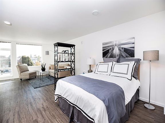 4th image of 427 NE 72nd St #3376251