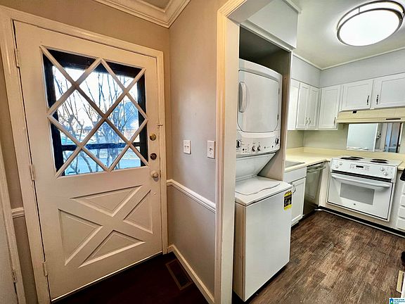 3rd image of 814 Vestavia Villa Ct