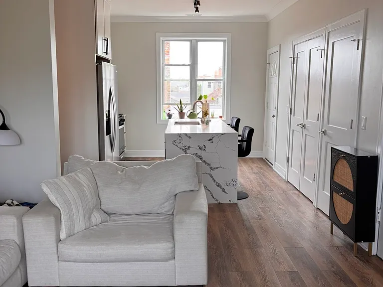 2501 S Lawndale Ave #1R — Photo 4