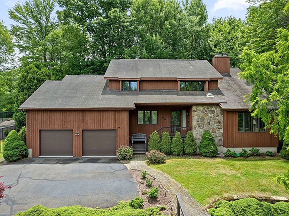 2nd image of 4724 Deerfield Pl
