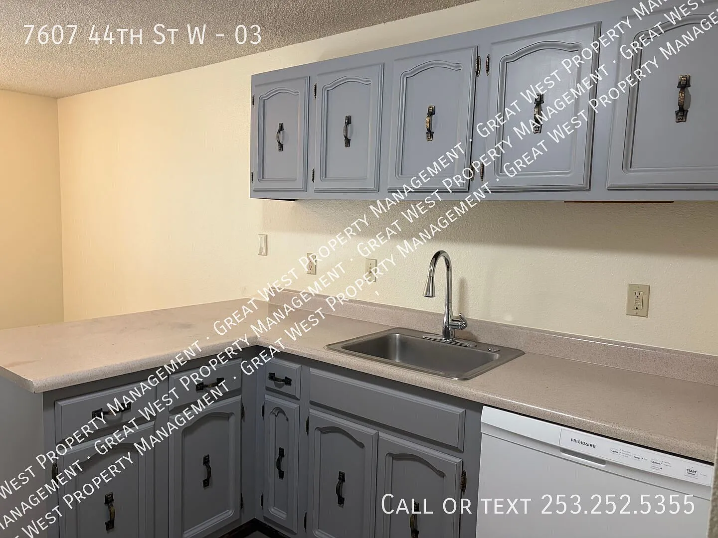 1st Month Free! Spacious 1 Bedroom Apartment $1,325/Mo. — Photo 4