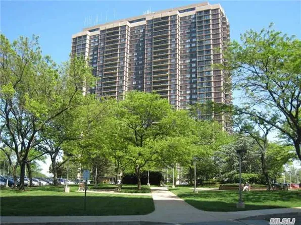 27110 Grand Central Pkwy APT 7P, Floral Park, NY 11005