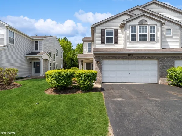 3233 Harvard Ln, Lake In The Hills, IL 60156