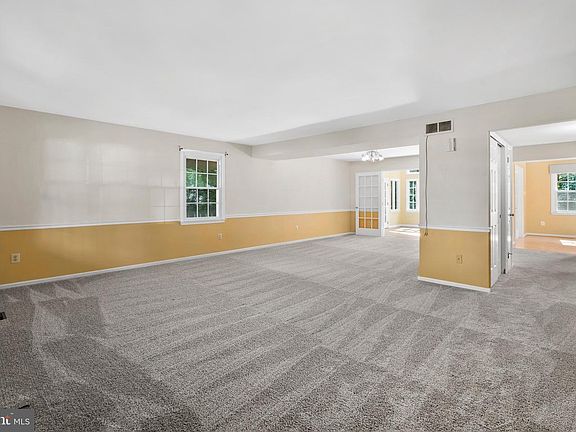 4th image of 14 Greenway Cir