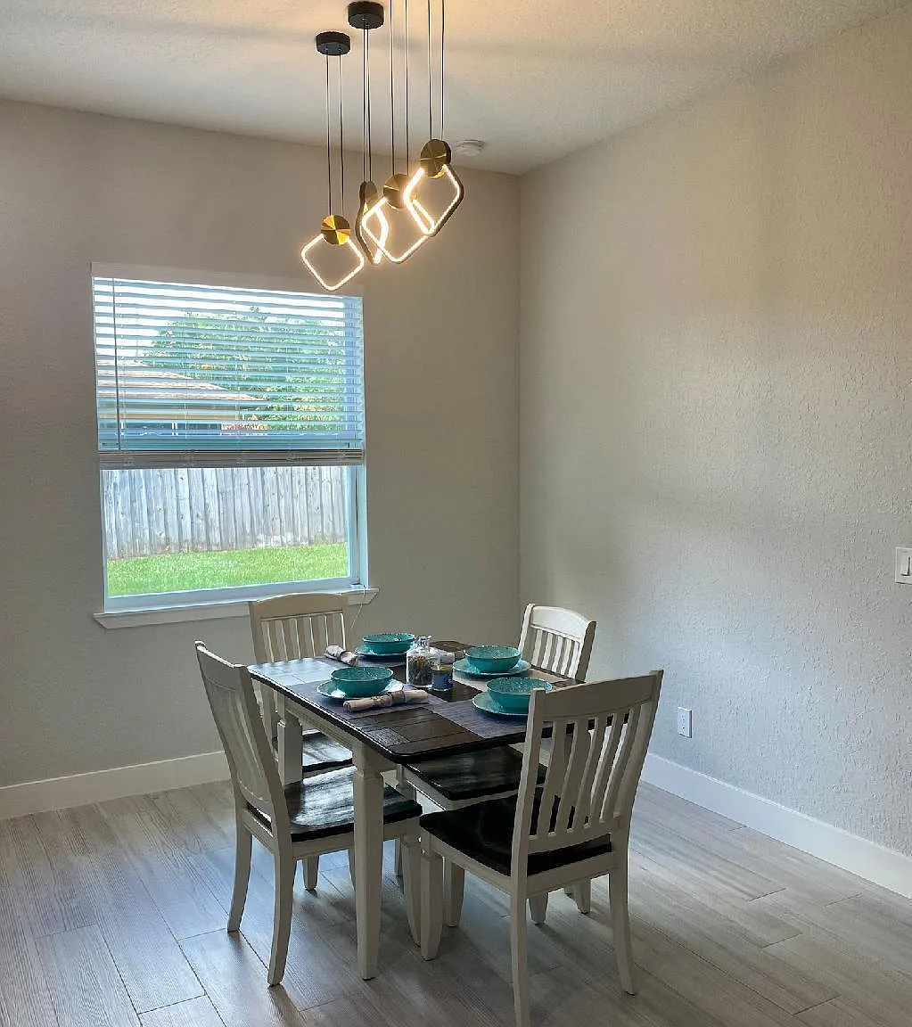 4 bed, 2.0 bath, 1792 sqft, $2,600 — Photo 4