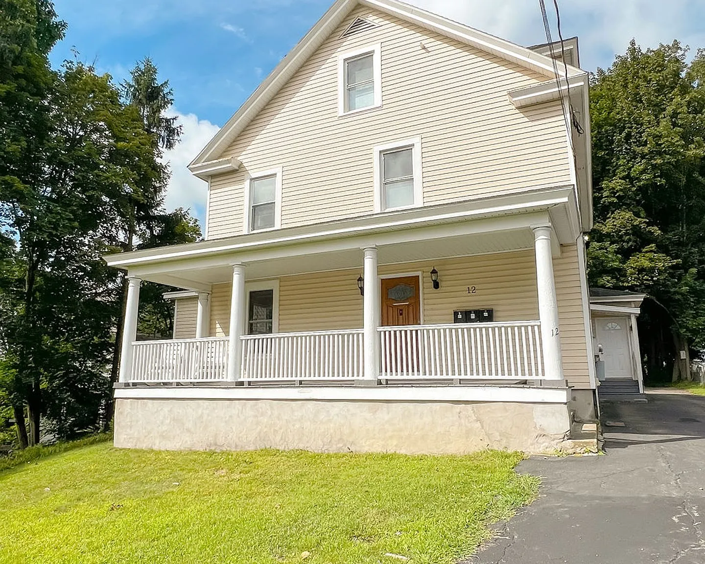 12 Calvert — Photo 2