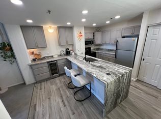270 E Highland Ave APT 432, Milwaukee, WI 53202
