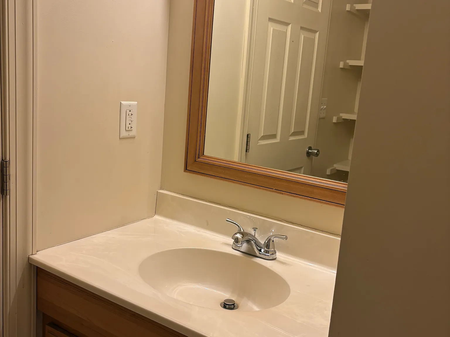 5 bed, 2048 sqft, $2,000 — Photo 2