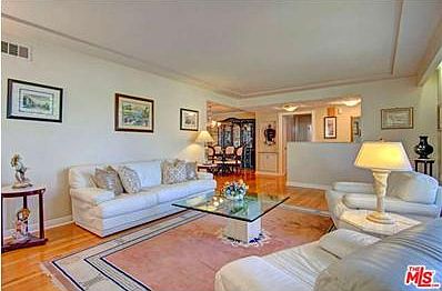 4th image of 7925 Cowan Ave