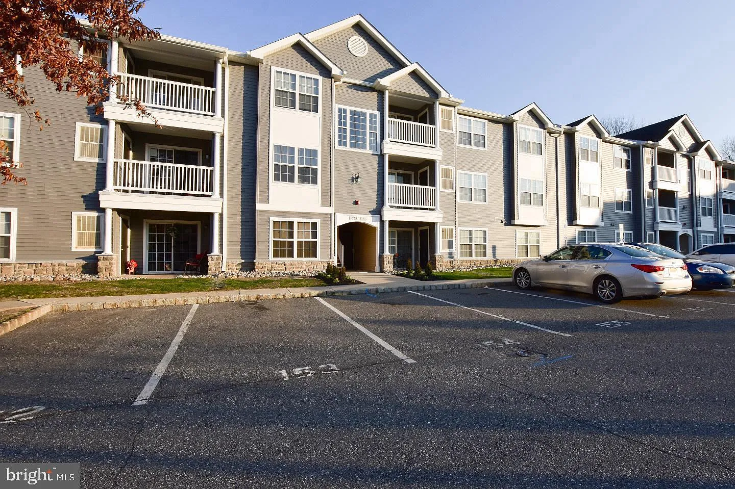 3 bed, 1274 sqft, $2,300 — Photo 1
