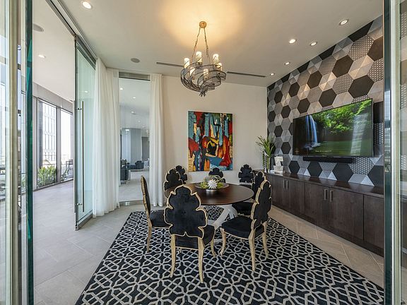 3rd image of 2370 Victory Ave #6992941