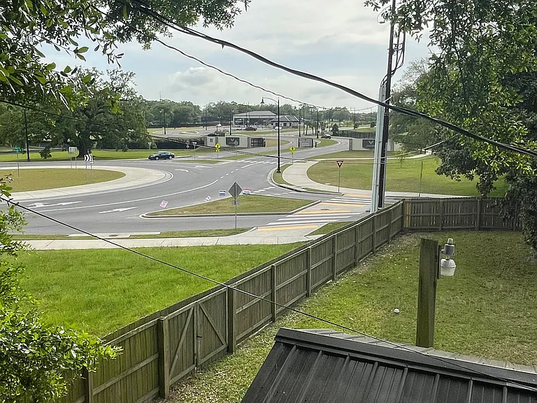 Walking Distance To Kessler Entrance