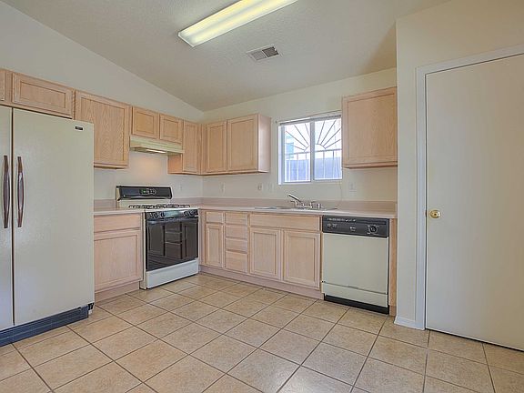 Kitchen/Ceramic Tile Floor
