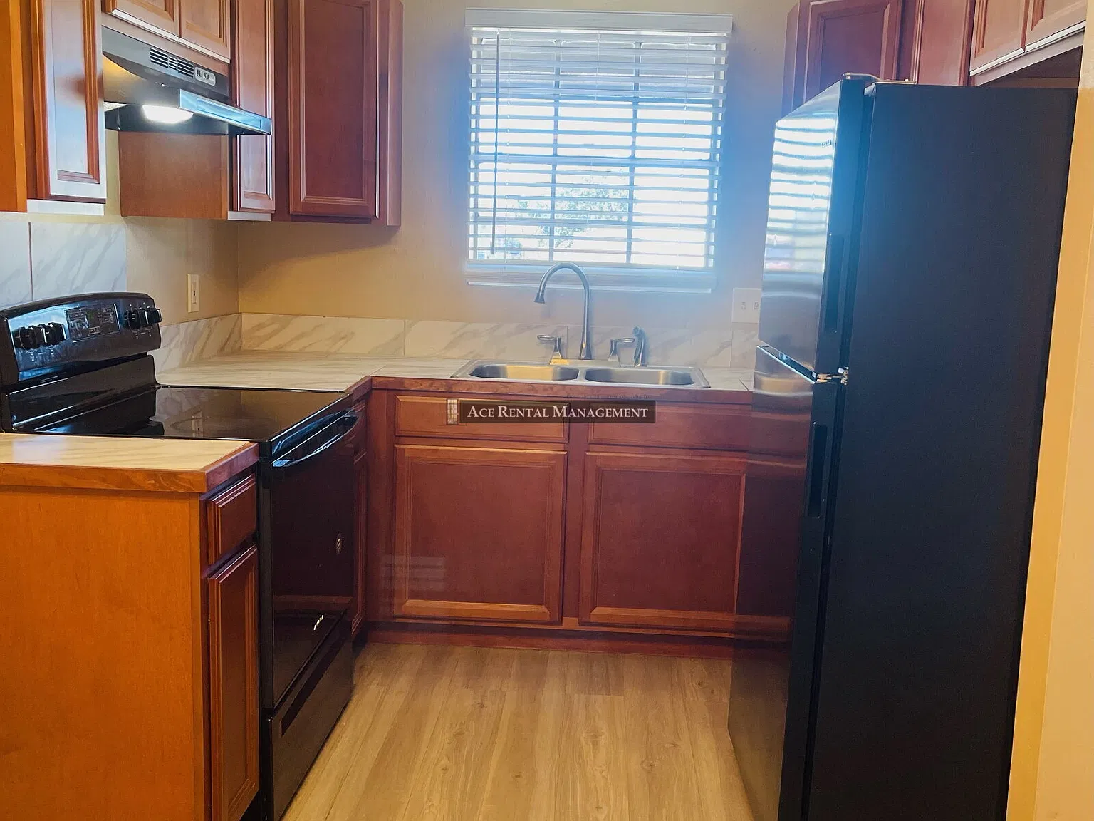 Now Ready! Beautiful & Spacious 1BR/1BA Upstairs Unit at The Chateau Royale Apartments - Location... — Photo 3