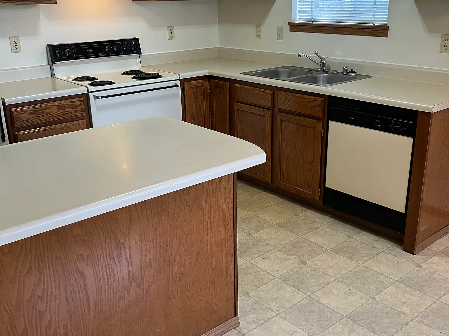 2 bed, 975 sqft, $1,195 — Photo 2