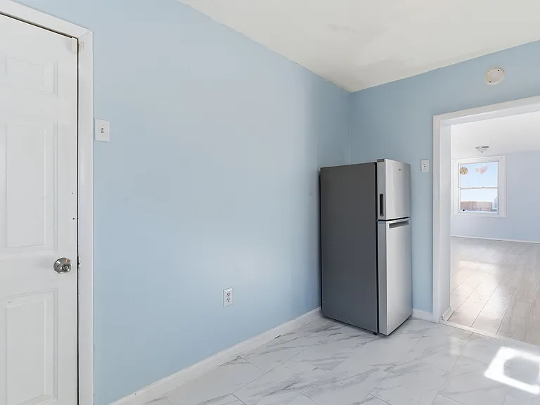 2236 W Firth St — Photo 8