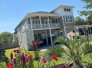 121 NE 20th St, Oak Island, NC 28465
