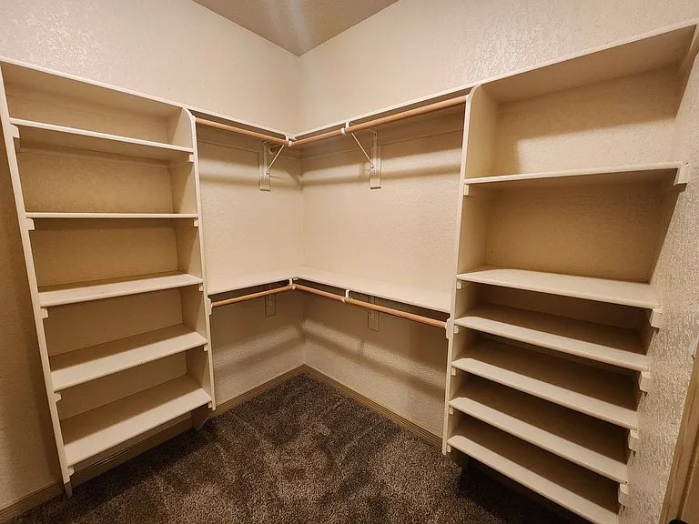 2105 San Patricio Loop — Photo 36