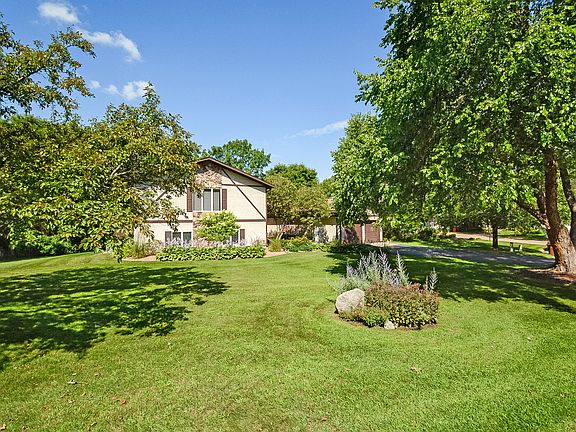 3rd image of 1827 Twin Circle Dr