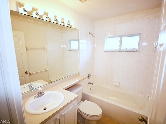 5th image of 415 SE 18th Terrace Cpe