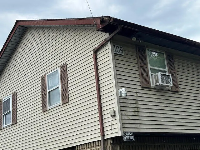 3 bed, 1225 sqft, $2,300 — Photo 2