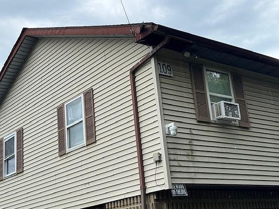 2nd image of 109 Caesars Ln #E