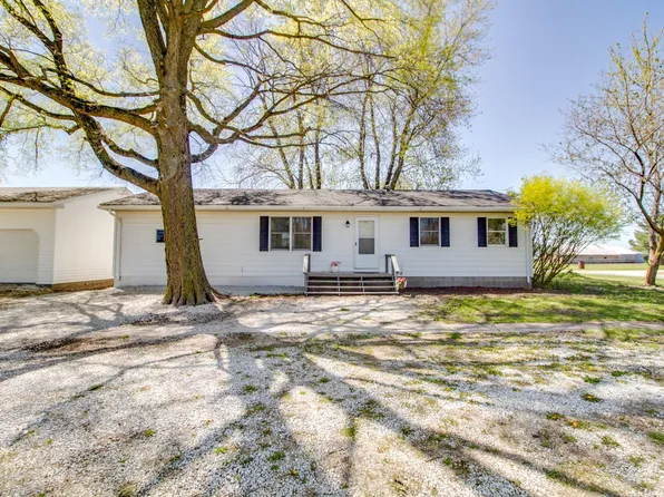 203 Louisiana St, Fidelity, IL 62030