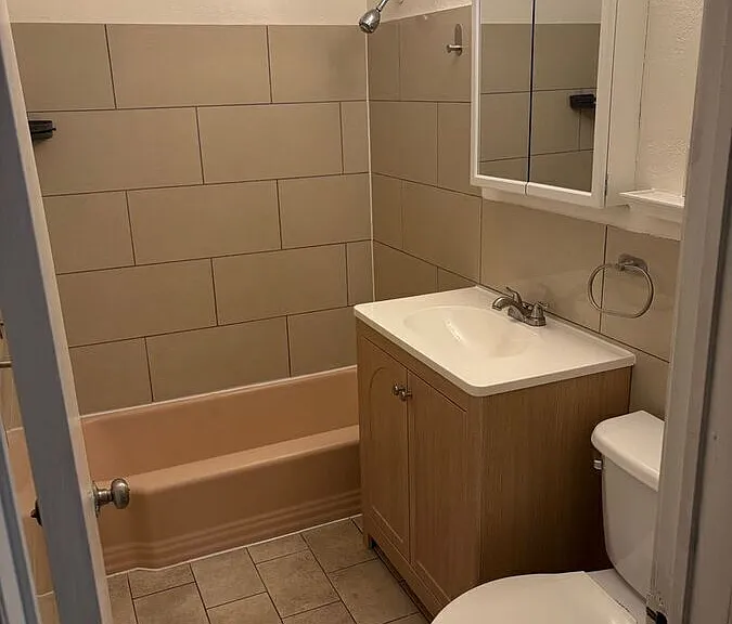 1015 York Ave #18 — Photo 11