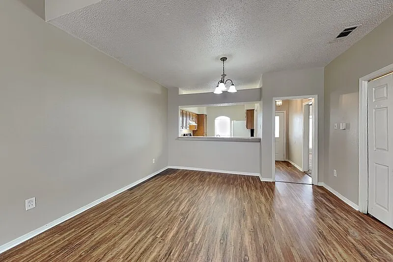 2 bed, 2.0 bath, 1521 sqft, $2,099 — Photo 2