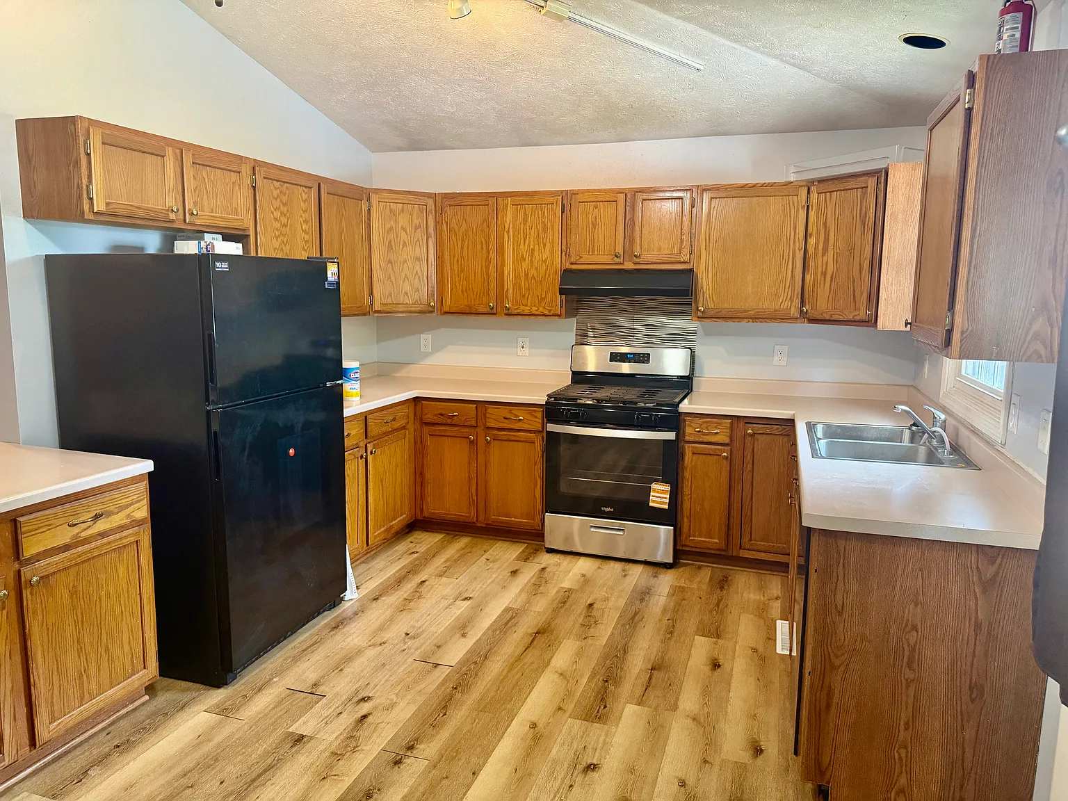 4 bed, 2232 sqft, $2,350 — Photo 3