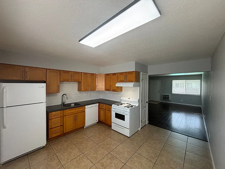 Available Spacious Apartments at H Street, Antioch, CA — Photo 12
