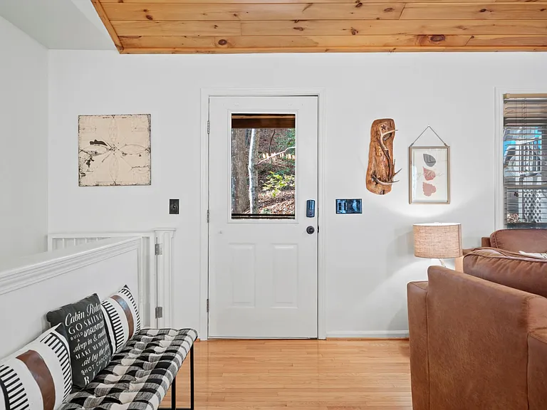 301 Buckskull Hollow Dr — Photo 6