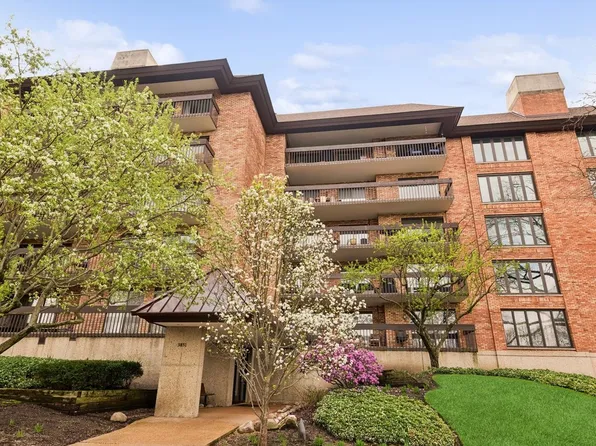 3851 Mission Hills Rd APT 303, Northbrook, IL 60062