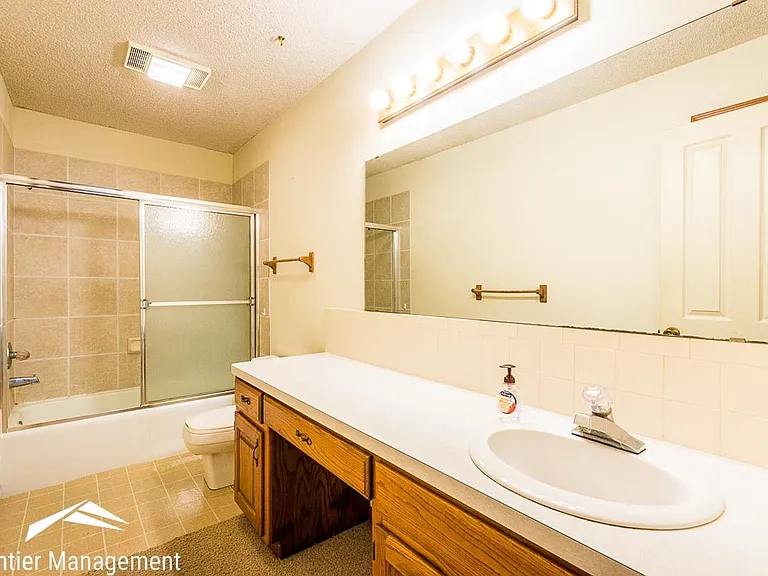 1919 Crescent Dr #1 — Photo 8