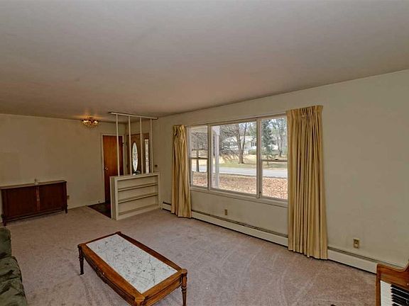 5th image of 48 Hemlock Dr