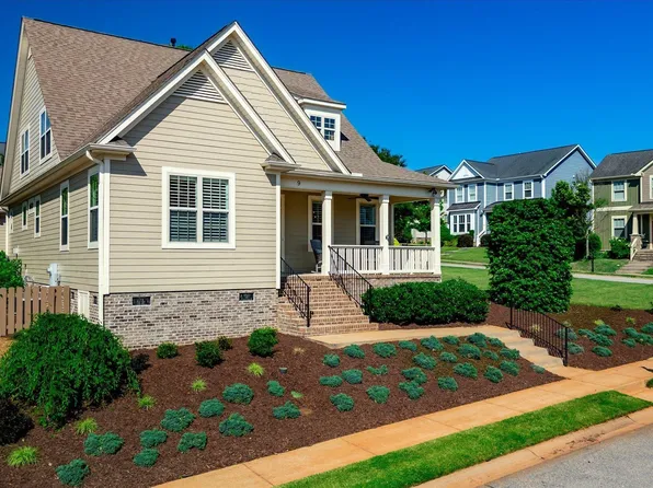 9 Hogarth St, Greenville, SC 29617