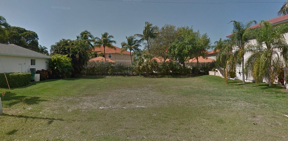 1st image of 560 Fieldstone Dr