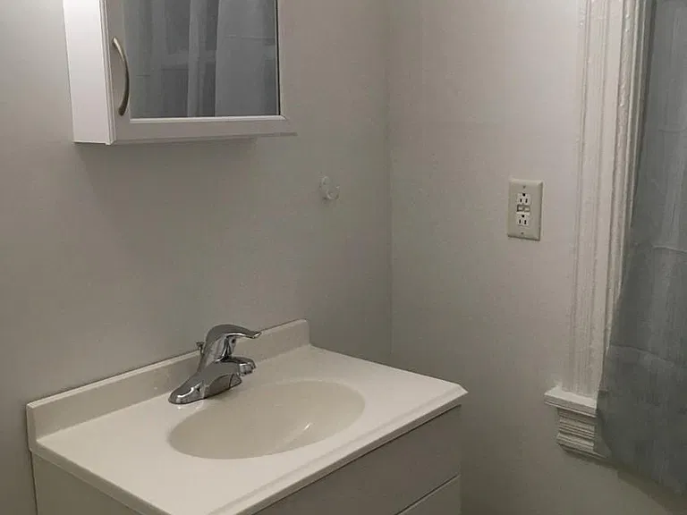502 NW Front St #B — Photo 17