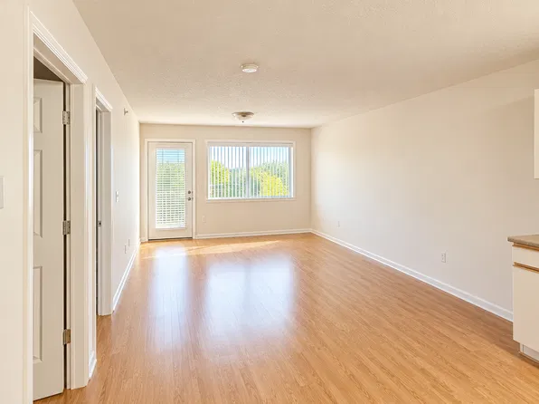 2904 Hopkins Rd #203, Prince George, BC V2N 1L5
