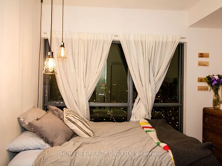 159 Dundas St E #3509 — Photo 8