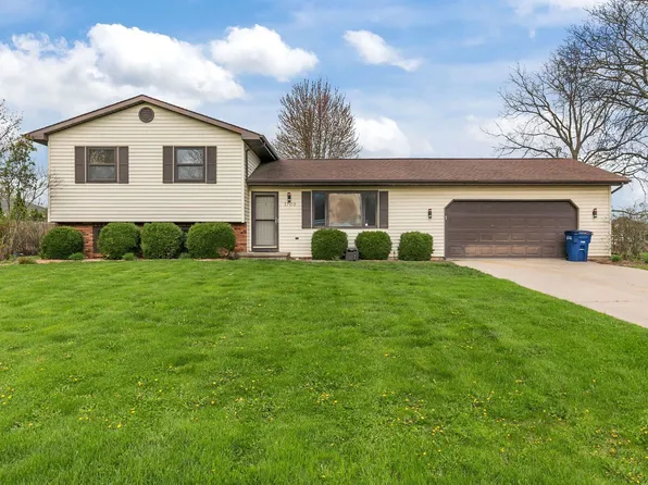 1709 Lake Breeze Rd, Oshkosh, WI 54904