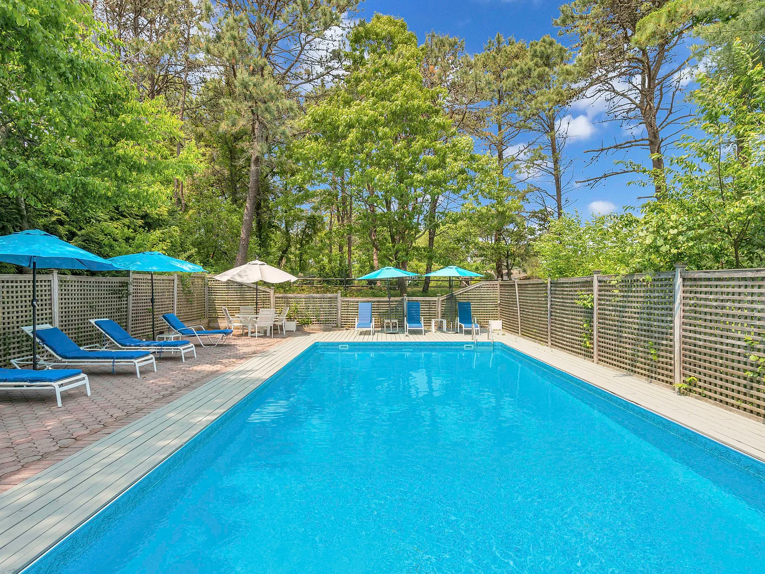 Spacious Living Areas, Pool and Hot Tub — Photo 2