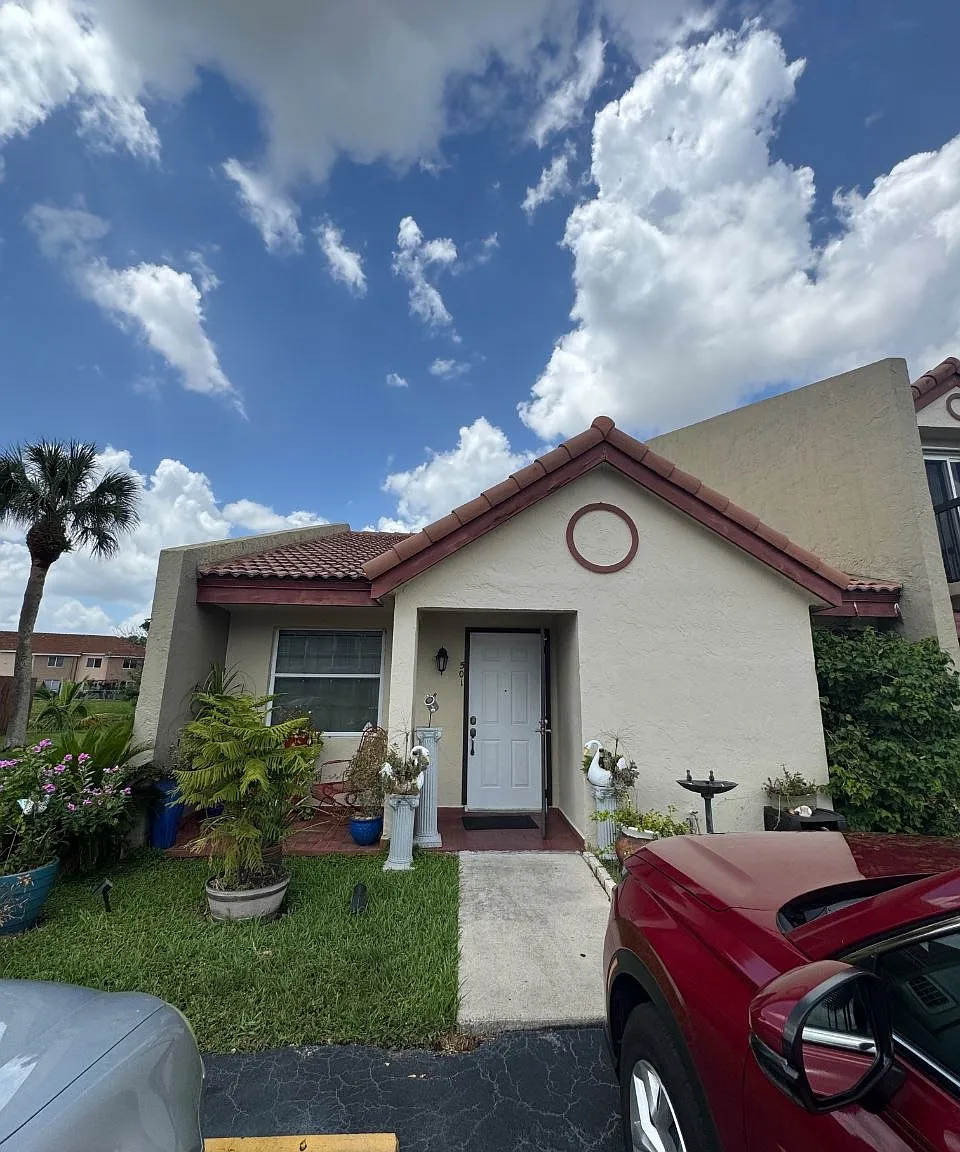 2 bed, 1070 sqft, $2,300 — Photo 1