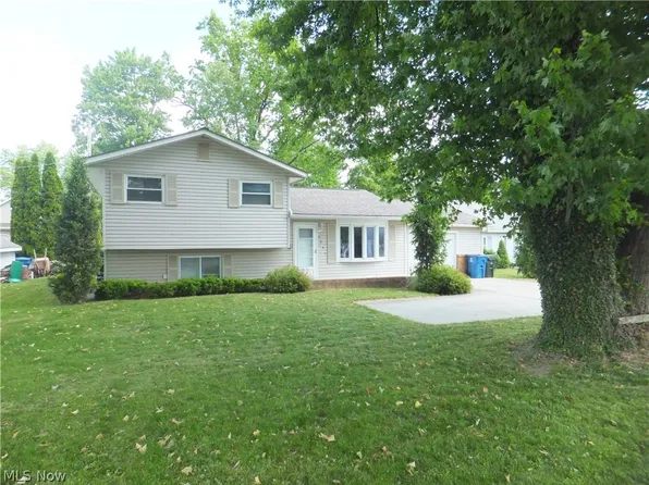 4641 E Lake Rd, Sheffield Lake, OH 44054