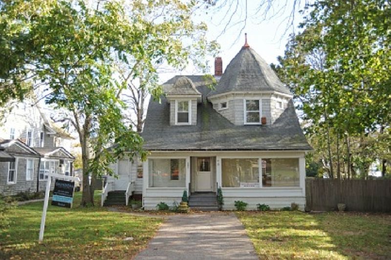 タンタンメーン 2397 Montauk Hwy, Bridgehampton, NY 11932 | Out East