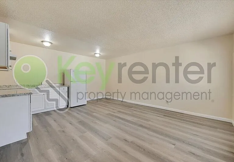 1071 Santiago Ave #6 — Photo 6