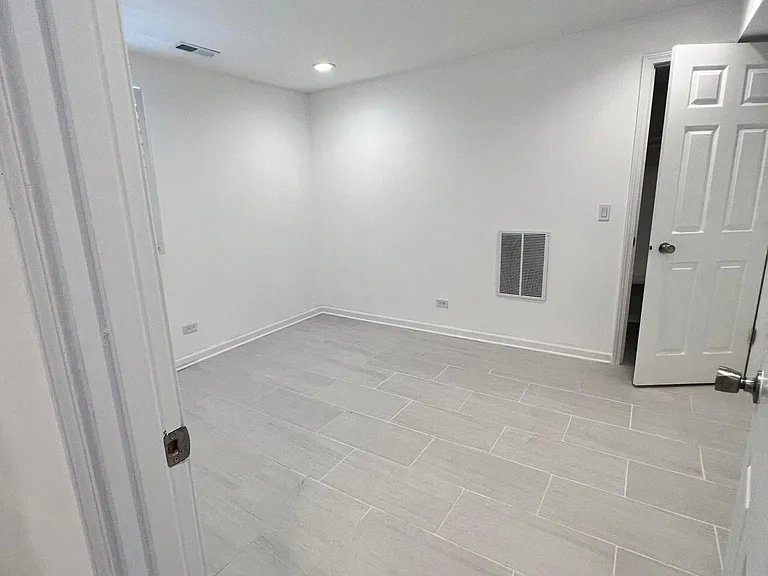 2717 W Saint Helen St #1 — Photo 5