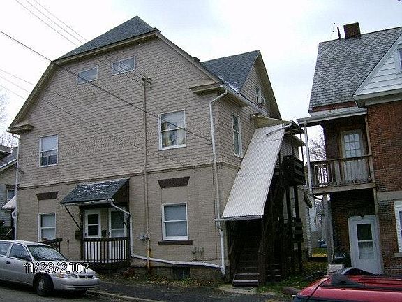 2nd image of 121 College St #121A