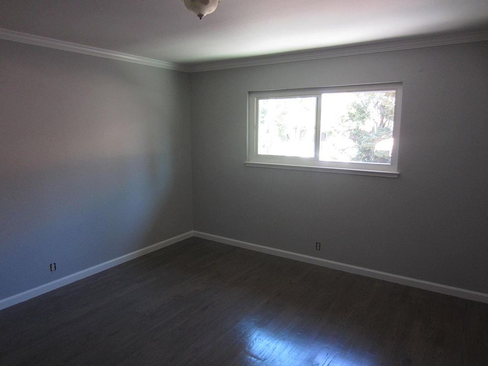 1st image of 1557 Hudson St #11